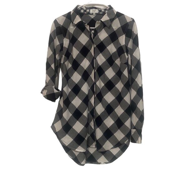 Crown & Ivy Black White Plaid Button Front Roll Tab Sleeve Ladies Shirt Medium - Picture 1 of 7